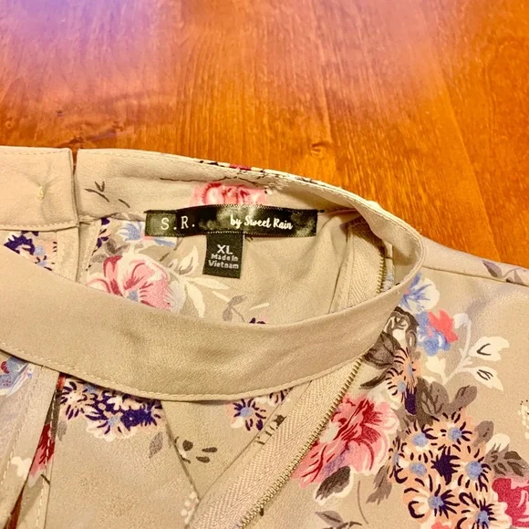 S.R by Sweet Rain Tan Floral 3/4 Sleeve Top - Picture 5 of 6